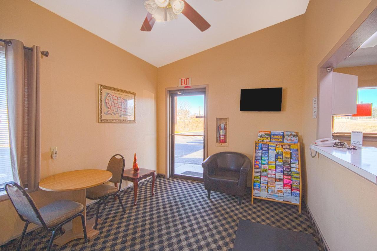 Econo Lodge Junction City I-70 Near Fort Riley Exterior foto