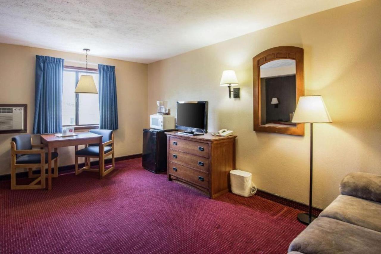 Econo Lodge Junction City I-70 Near Fort Riley Exterior foto